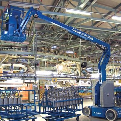 Bleu Genie boom lift working