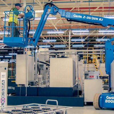 Bleu Genie boom lift working